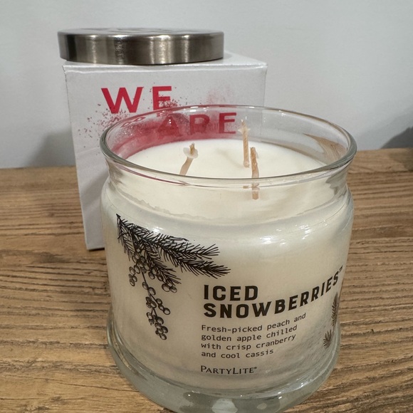 NWT PartyLite 3-Wick Iced Snowberries Candle - Picture 8 of 8